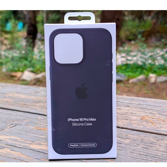 Brand New Sealed Apple iPhone 16 Pro Max Silicone Case with MagSafe - Picture 1 of 6